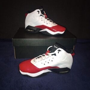 NWB Jordan B'Loyal 6.5 Y or women's size 8